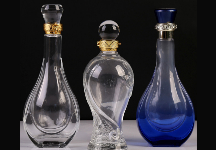 喷涂玻璃酒瓶与普通玻璃酒瓶之间有哪些区别？